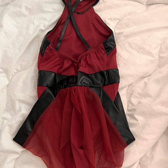 Multiple styles: Dance Costumes Offers Welcome - Picture 15 of 16